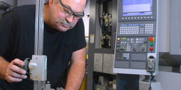 Machine shop quality control - measuring of casting
