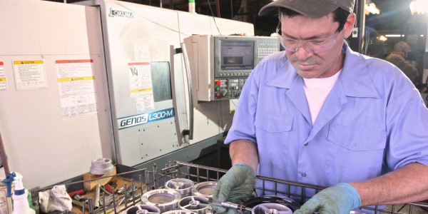 Machine shop quality control - measuring of casting